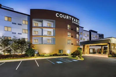 Photo 2 - Courtyard by Marriott Auburn