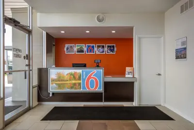 Photo 5 - Motel 6 Van Buren, AR