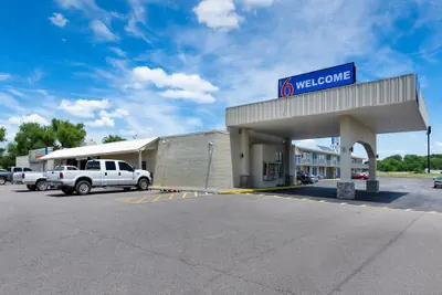 Photo 2 - Motel 6 Van Buren, AR