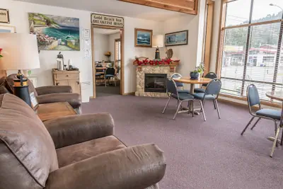 Photo 3 - Gold Beach Inn