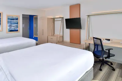 Photo 5 - Holiday Inn Express & Suites Farmington Hills - Detroit by IHG