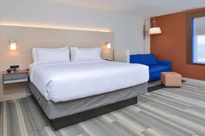 Photo 4 - Holiday Inn Express & Suites Farmington Hills - Detroit by IHG