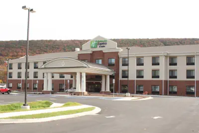 Photo 2 - Holiday Inn Express & Suites Cumberland - La Vale by IHG