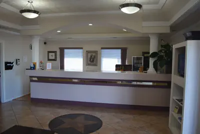 Photo 3 - Hill Country Inn Marble Falls