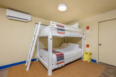 Photo 4 - Siesta Motel