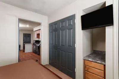 Photo 4 - Eagle's Den Suites Big Spring a Travelodge by Wyndham