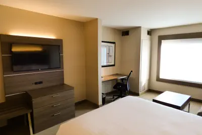 Photo 3 - Holiday Inn Express & Suites Plymouth - Ann Arbor Area by IHG