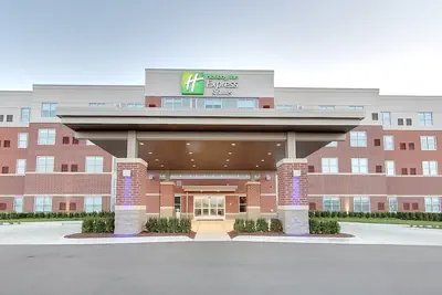 Photo 2 - Holiday Inn Express & Suites Plymouth - Ann Arbor Area by IHG