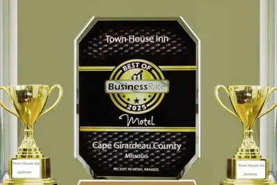 Photo 2 - Town House Inn