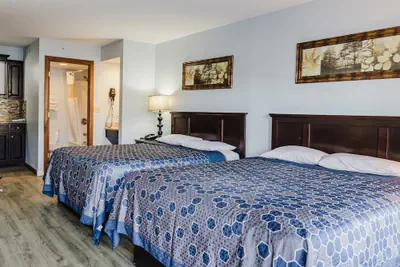 Photo 5 - Town House Inn