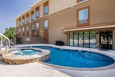 Photo 2 - MainStay Suites Lufkin