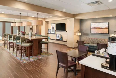 Photo 3 - Hampton Inn Lincoln Airport