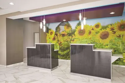 Photo 3 - La Quinta Inn & Suites by Wyndham Springfield IL