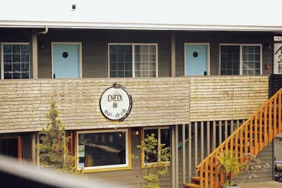 Photo 2 - Ashore Hotel