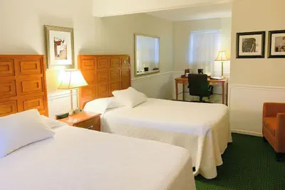 Photo 3 - Cedar Crest Inn