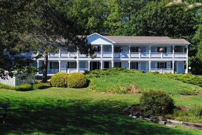 Photo 2 - Cedar Crest Inn