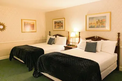 Photo 5 - Cedar Crest Inn