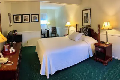 Photo 4 - Cedar Crest Inn