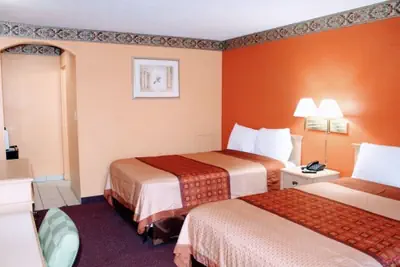 Photo 4 - Hutchinson Inn
