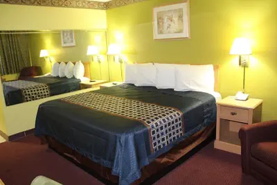 Photo 4 - Hutchinson Inn