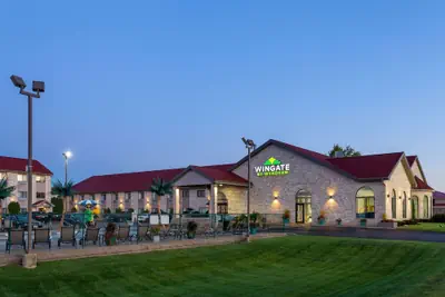 Photo 2 - Wingate by Wyndham Wisconsin Dells Waterpark