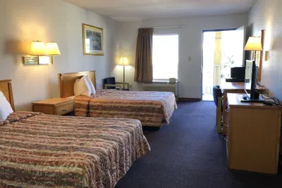 Photo 5 - Royal Inn