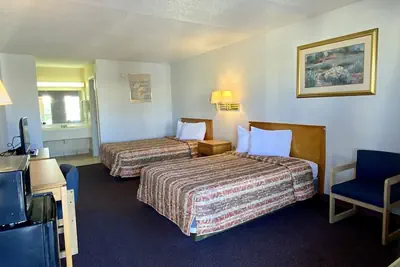 Photo 4 - Royal Inn