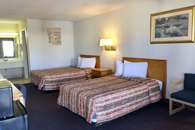 Photo 3 - Royal Inn