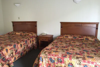 Photo 4 - Golden Hills Motel