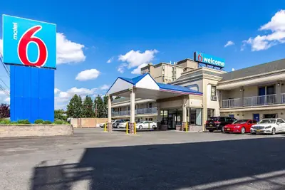 Photo 2 - Motel 6 Elizabeth, NJ - Newark Liberty Intl Airport