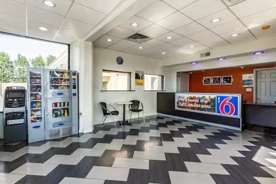 Photo 3 - Motel 6 Elizabeth, NJ - Newark Liberty Intl Airport