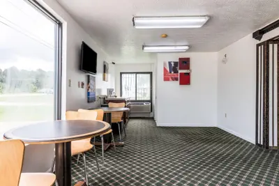 Photo 4 - Motel 6 Attalla, AL