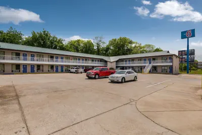 Photo 2 - Motel 6 Attalla, AL