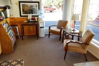 Photo 3 - Cougar Land Motel