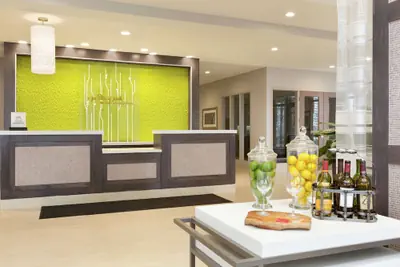 Photo 4 - Hilton Garden Inn Pittsburgh Airport South-Robinson Mall