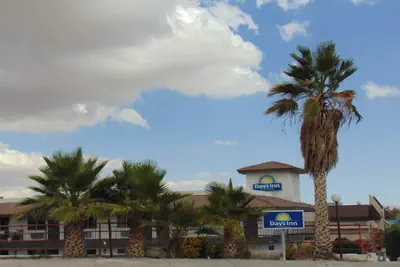 Photo 2 - Days Inn by Wyndham Victorville/Hesperia I-15 & Palmdale Rd