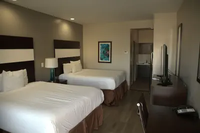 Photo 4 - Days Inn & Suites by Wyndham Katy