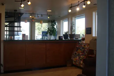 Photo 3 - Airport Inn