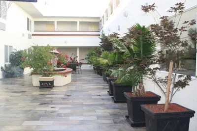 Photo 2 - Airport Inn