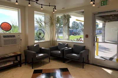 Photo 5 - Airport Inn