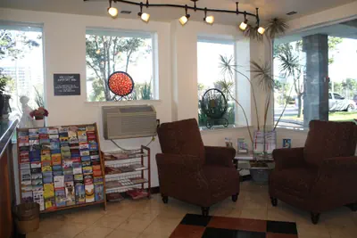 Photo 4 - Airport Inn