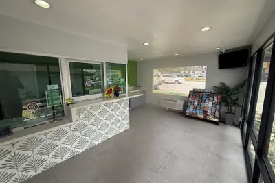 Photo 2 - Hi-Way Host Motel