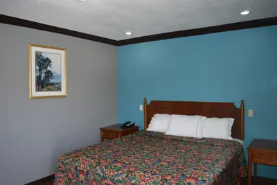 Photo 5 - Eagle Inn Motel