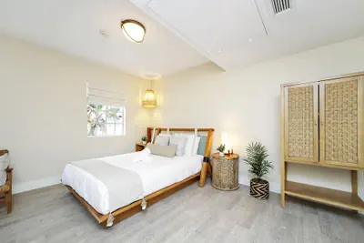 Photo 4 - The Fifth Hotel