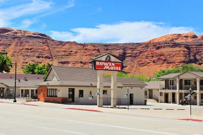 Photo 2 - Bowen Motel