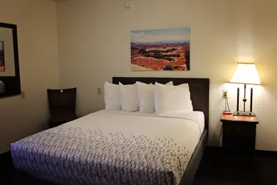 Photo 5 - Bowen Motel