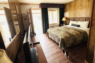 Photo 4 - Countryside Inn