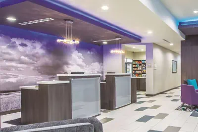 Photo 4 - La Quinta Inn & Suites by Wyndham Enid
