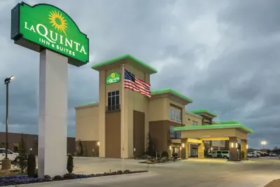 Photo 2 - La Quinta Inn & Suites by Wyndham Enid