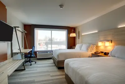 Photo 4 - Holiday Inn Express & Suites Galesburg by IHG